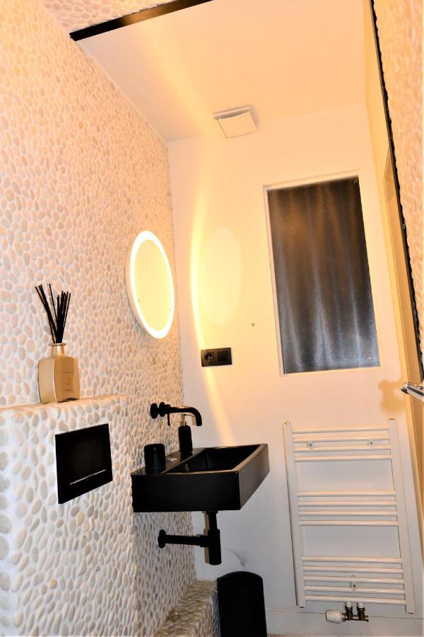 Sleep Inn - Black And White Modern Flat With Cityview Antwerpen Ngoại thất bức ảnh